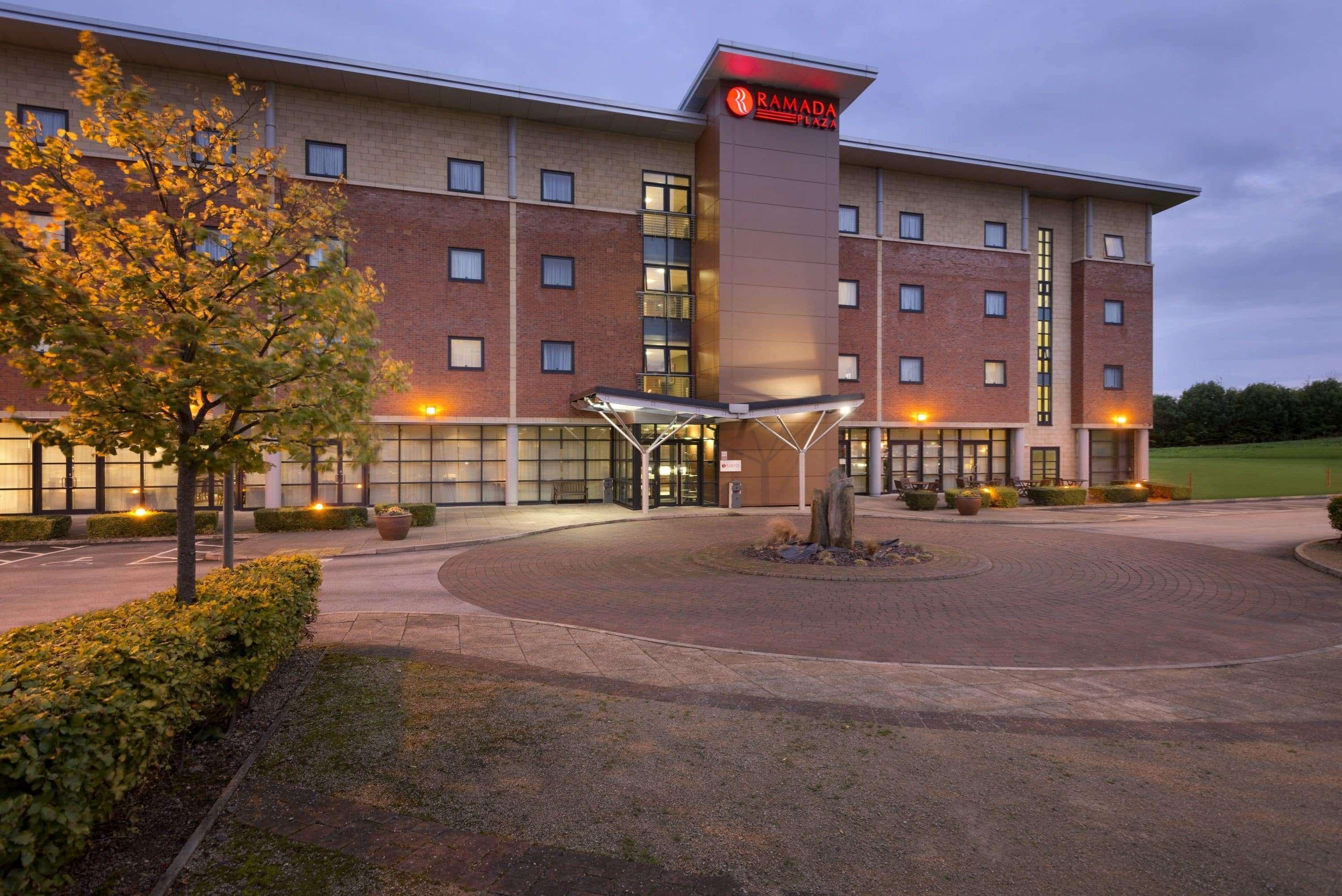 Hotel Ramada Plaza Wrexham Exterior foto